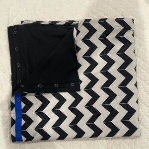 Lululemon Vinysas scarf -  black and white chevron print